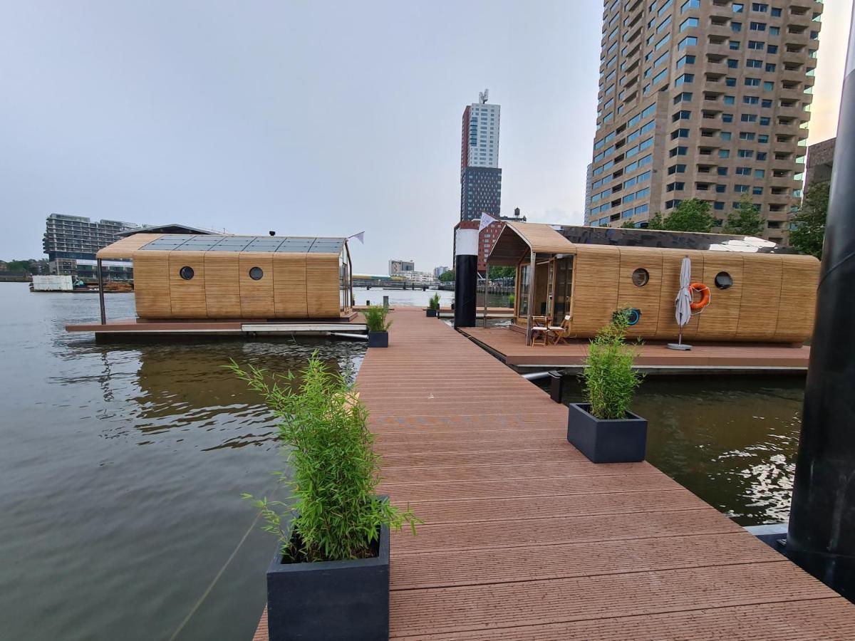 Wikkelboat Nr1 At Floating Rotterdam Rijnhaven Villa Bagian luar foto