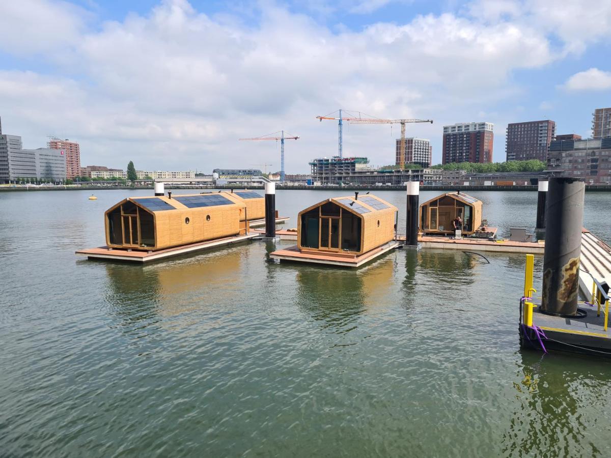 Wikkelboat Nr1 At Floating Rotterdam Rijnhaven Villa Bagian luar foto