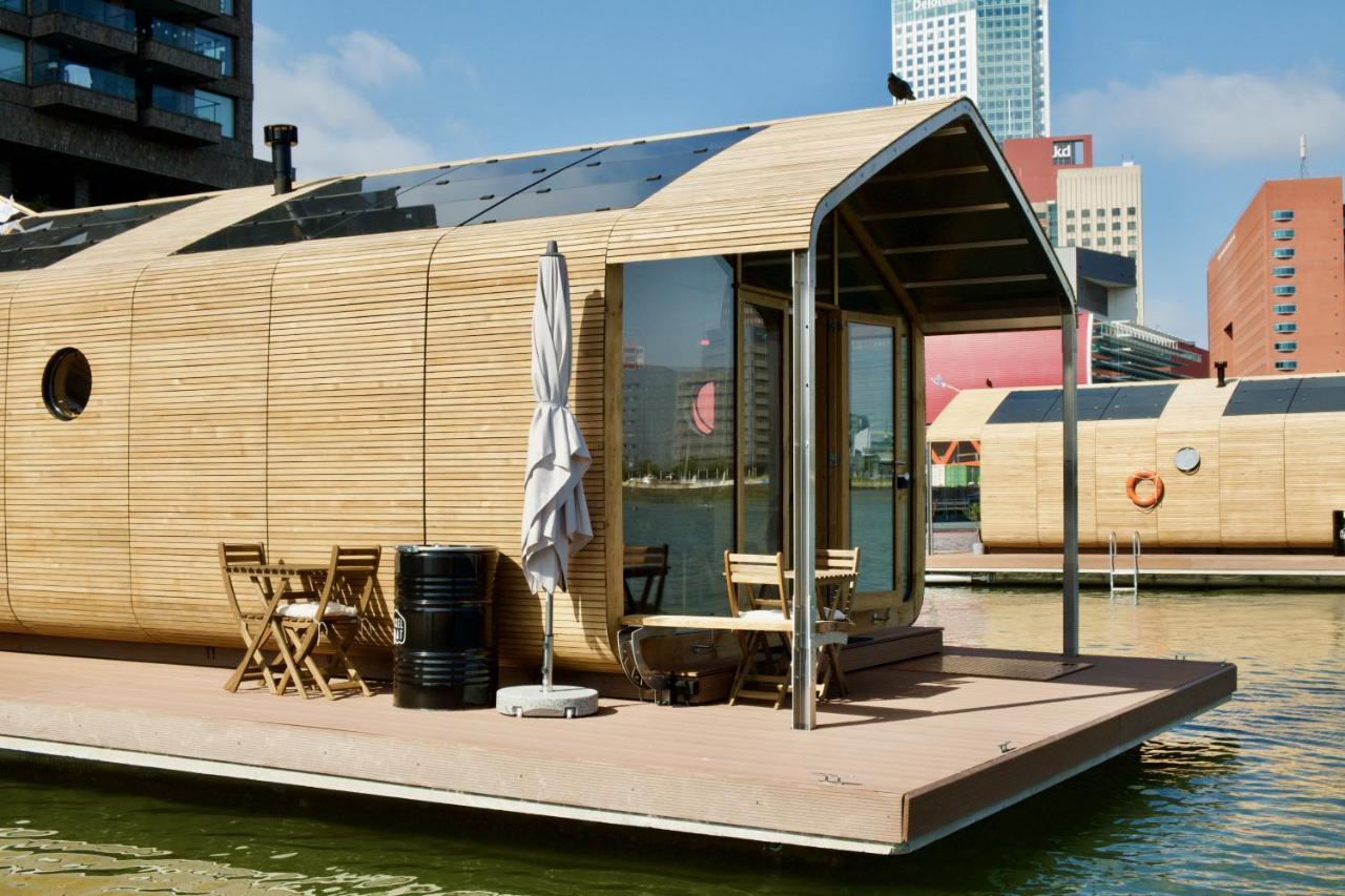 Wikkelboat Nr1 At Floating Rotterdam Rijnhaven Villa Bagian luar foto