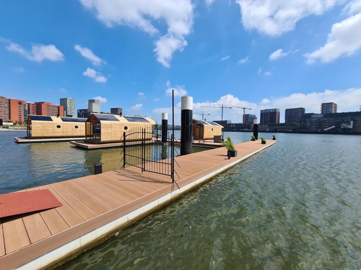 Wikkelboat Nr1 At Floating Rotterdam Rijnhaven Villa Bagian luar foto