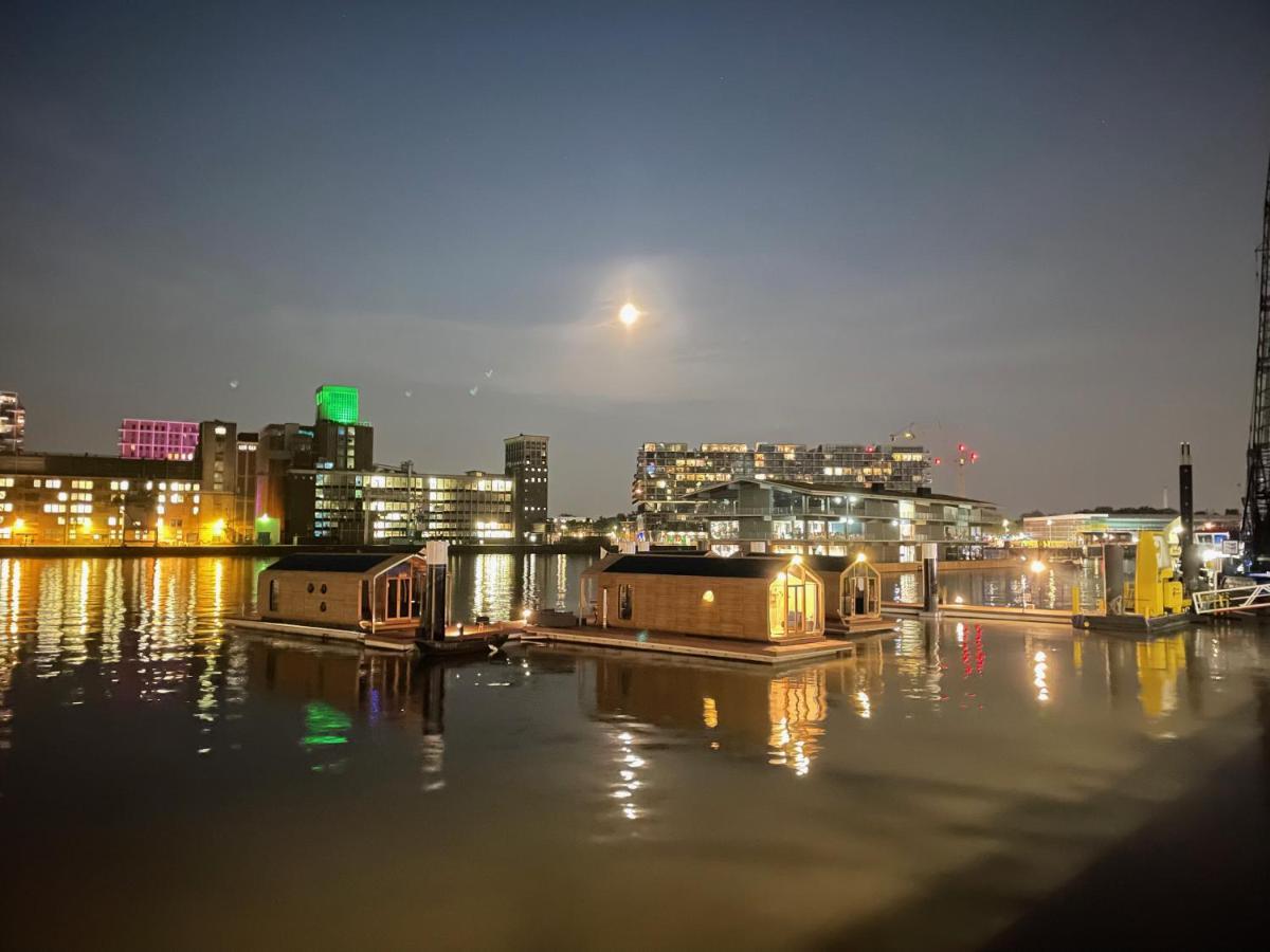 Wikkelboat Nr1 At Floating Rotterdam Rijnhaven Villa Bagian luar foto