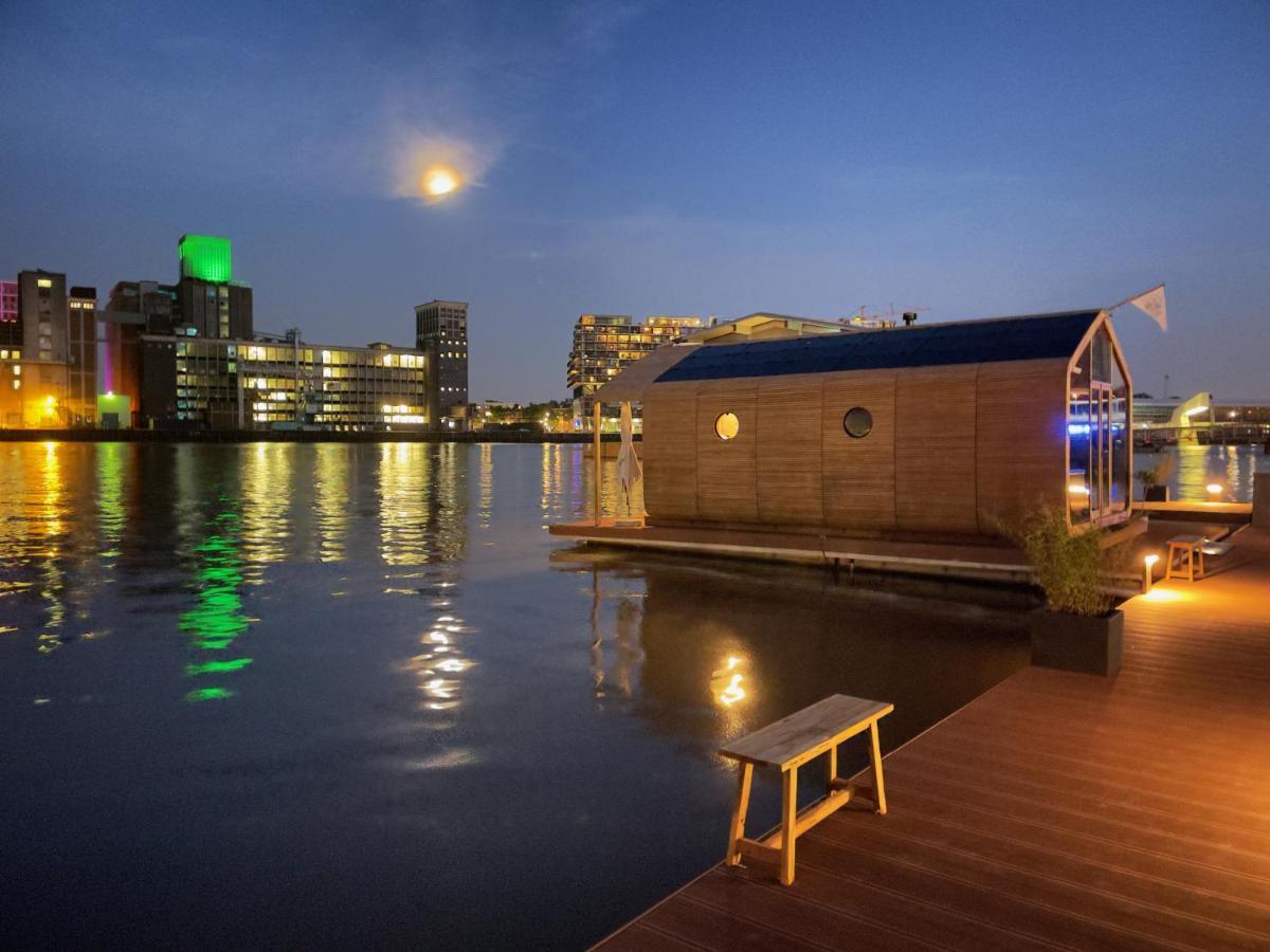 Wikkelboat Nr1 At Floating Rotterdam Rijnhaven Villa Bagian luar foto